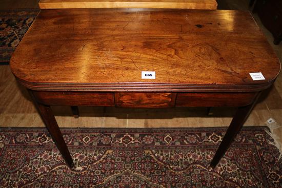 Mahogany folding tea table(-)